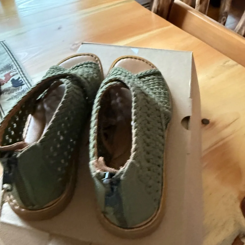Born Olive Woven Sandals - Picture 2 of 9